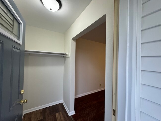 Building Photo - 2512 Henry Ave