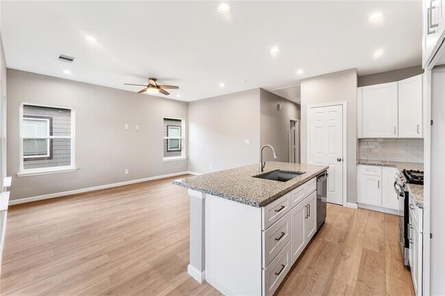 Foto del edificio - 5221 Groveton St