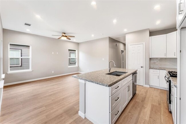 Building Photo - 5221 Groveton St