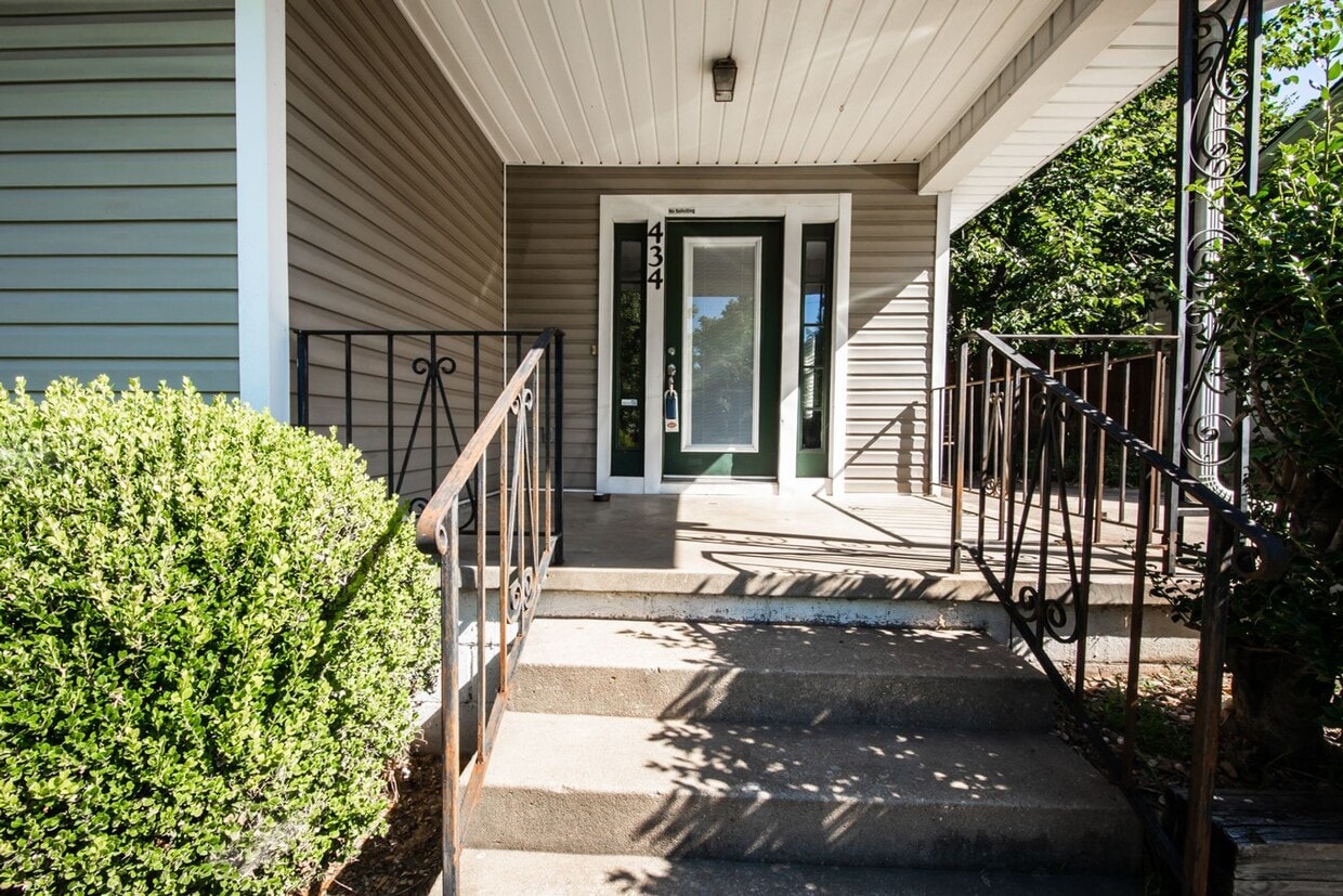 Primary Photo - Great House in Perfect Location