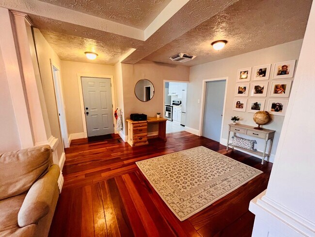 Building Photo - 722 W 400 N