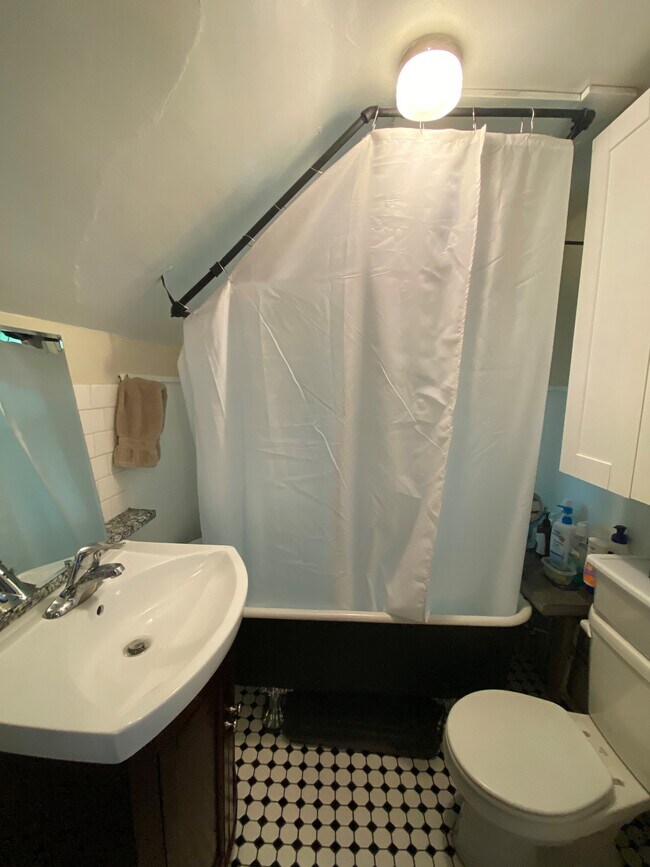 Baño - 614 Linden St. W