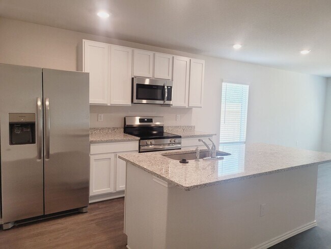 Foto del edificio - "Like New" 1-story | 4 bedroom | 2 bath home on quiet cul-de-sac with no neighbors behind in tran...