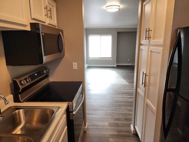 Foto del edificio - MOVE IN SPECIAL $350 OFF FIRST MONTHS RENT...