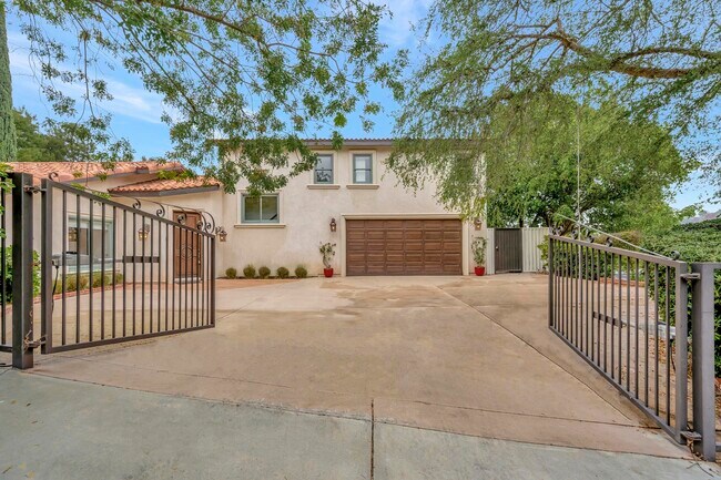 Foto del edificio - 15411 Briarwood Dr