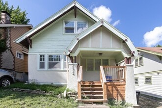 Building Photo - 2024 E 48th Terrace