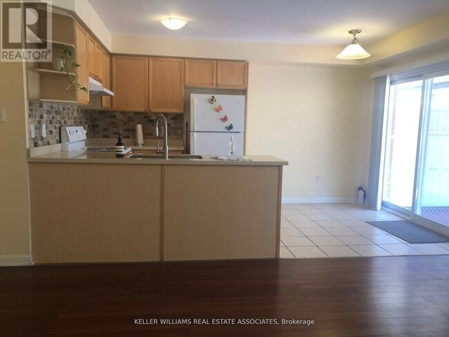 Building Photo - 724-724 Neighbourhood Cir