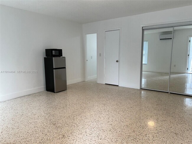 Building Photo - 3144 NW 29th St