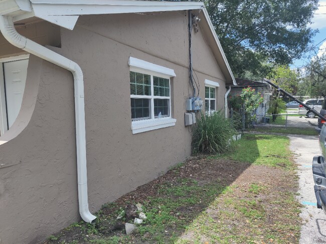 Foto del edificio - 422 N Rosland Dr
