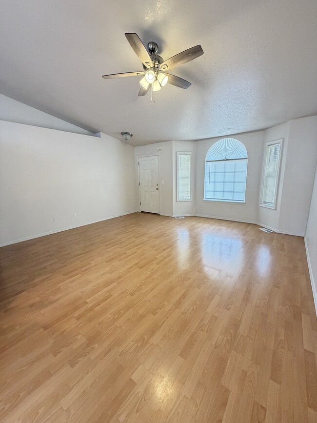 Building Photo - 2067 S Linda Vista Ave