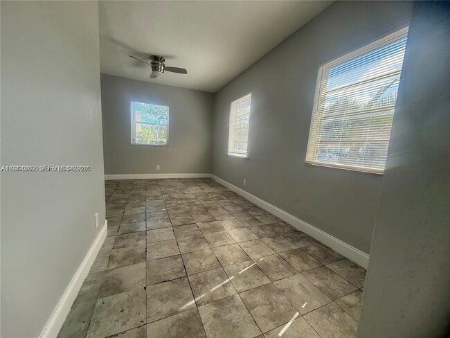 Foto del edificio - 21 NW 60th St