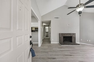 Building Photo - 10122 Waterstone Dr