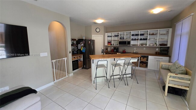 Foto del edificio - 5658 NW 113th Ave