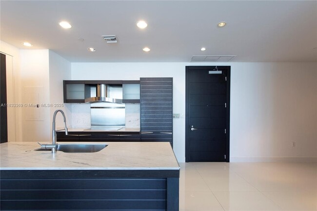 Building Photo - 200 Biscayne Blvd Way