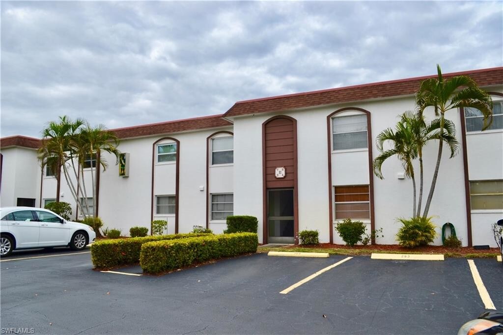2828 Jackson St, Fort Myers, FL 33901 Condo for Rent in Fort Myers