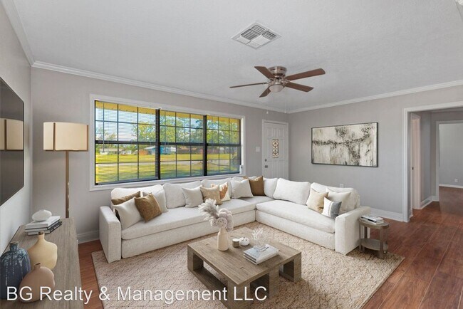 Foto del edificio - 3 br, 1.5 bath House - 565 Parish Rd.
