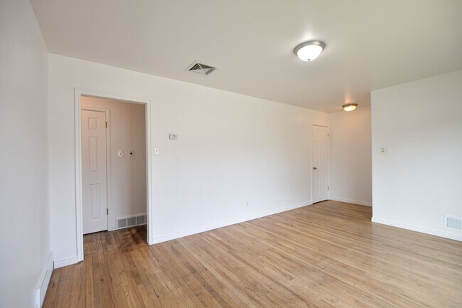 Foto del edificio - 4739 S 300 W
