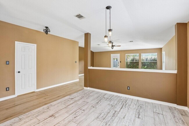 Foto del edificio - 2656 Bradley Ln