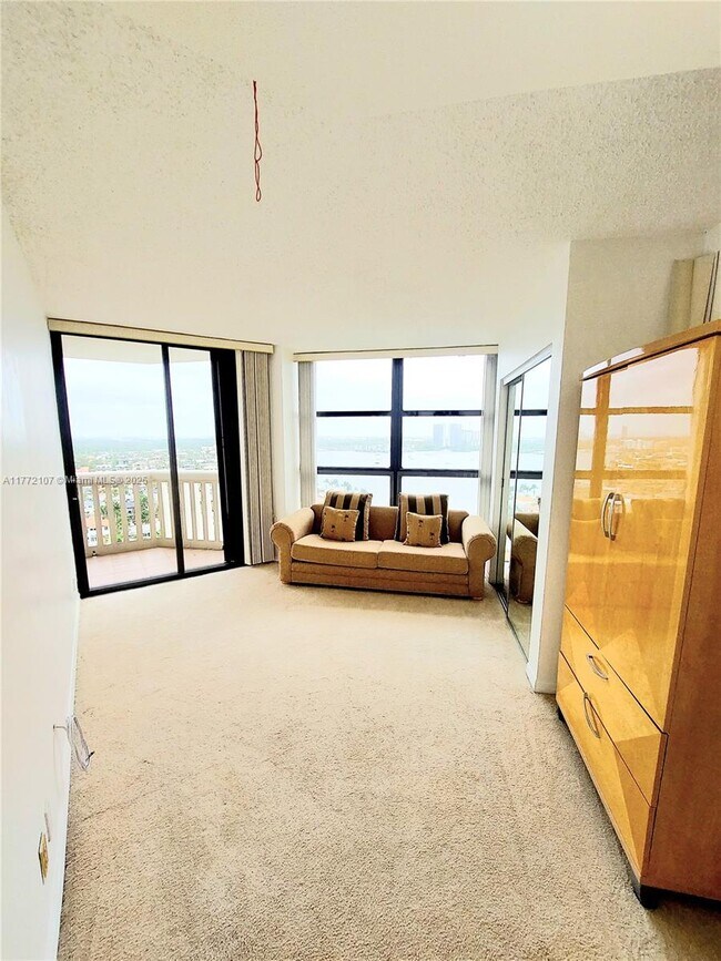 Foto del edificio - 1000 W Island Blvd