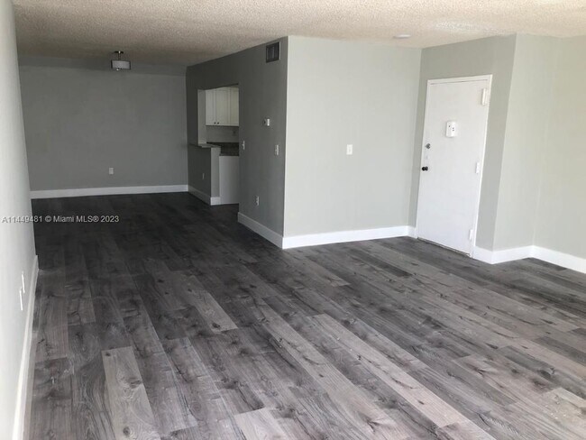 Foto del edificio - 6901 SW 147th Ave