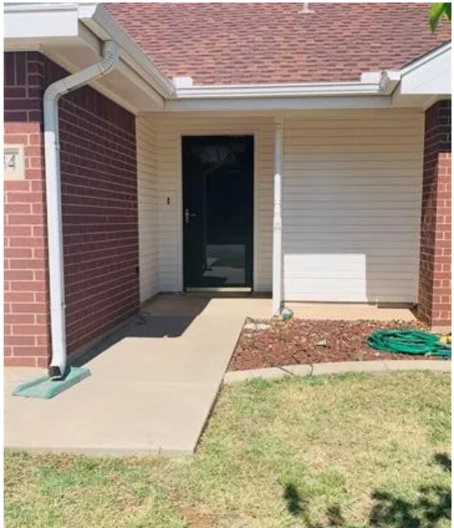 Building Photo - 3834 Notre Dame Cir