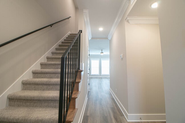 Building Photo - 166 Sango Dr