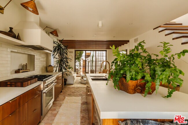 Foto del edificio - 751 Ozone St