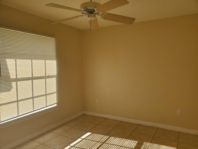 Foto del edificio - 920-922 Countess Avenue