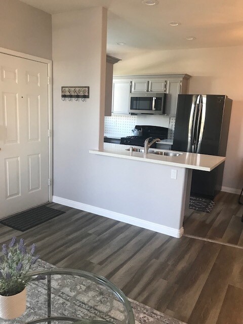 ENTRANCE FLOORING ALL UNIT - 2201 Ramsgate Dr