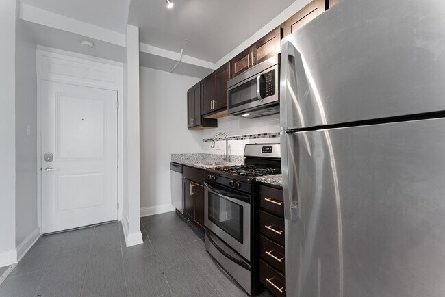 Foto del edificio - 5863 N Kenmore Ave