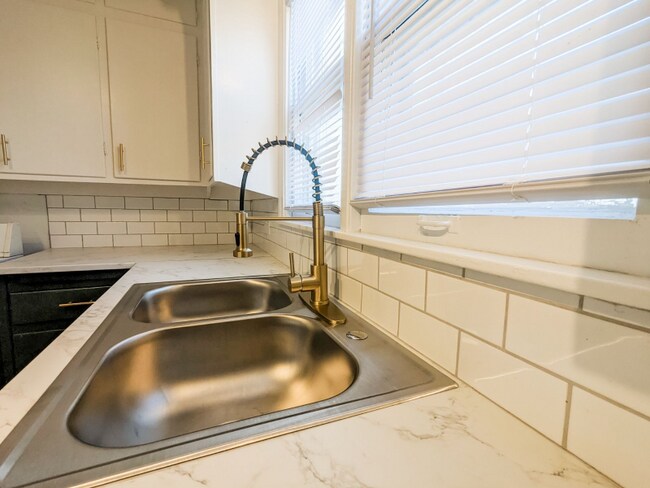 Building Photo - 734 N 14th St