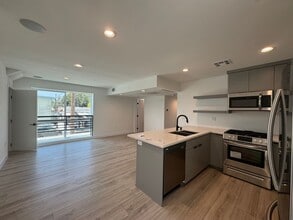 Building Photo - 1127 N Virgil Ave