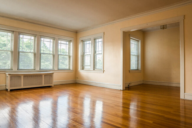 Building Photo - 925 Ontario St