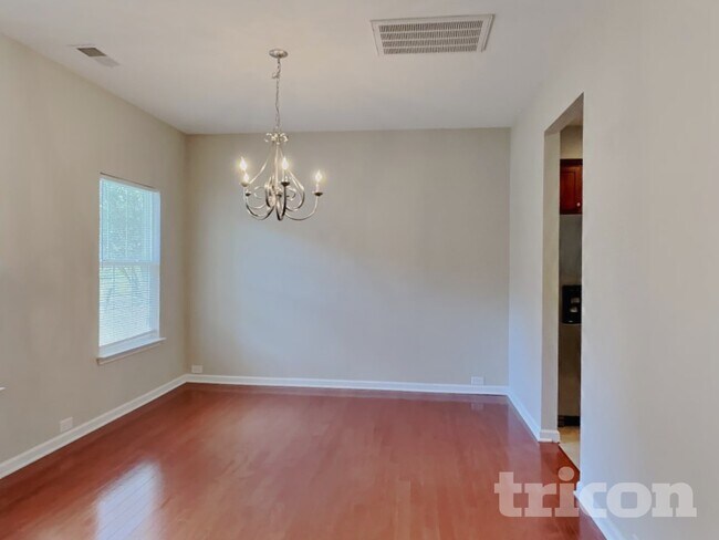 Foto del edificio - 4236 Glenmore Creek Dr