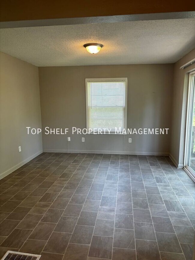 Foto del edificio - 7507 SW 12th St