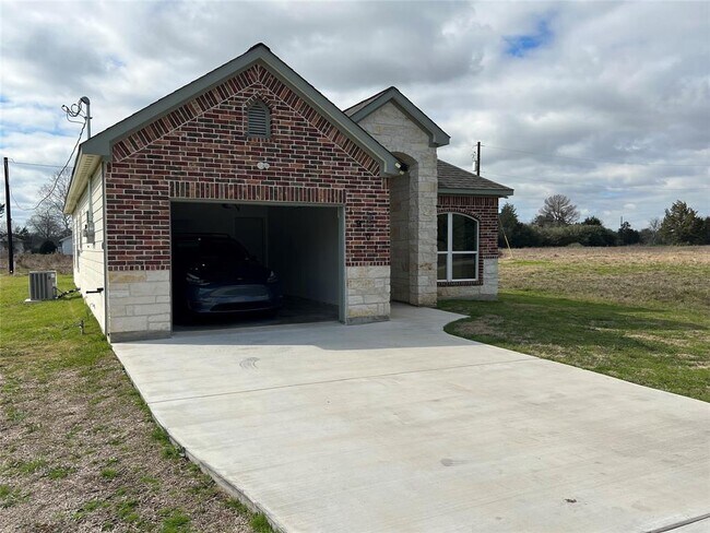 Building Photo - 1901 Cemetery Rd