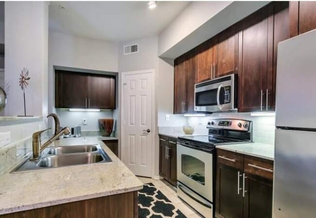 Building Photo - 2 bedroom in Dallas TX 75206