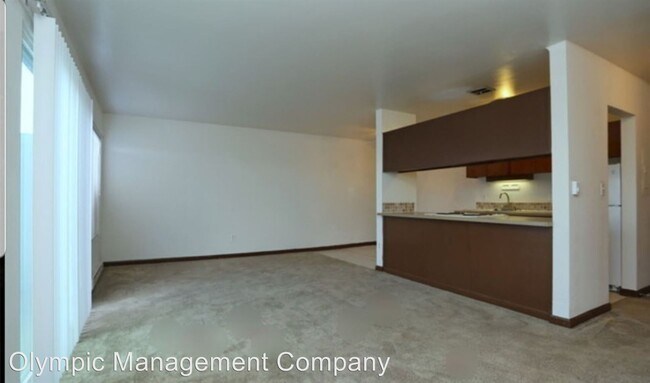 Building Photo - 10300 Des Moines Memorial Dr