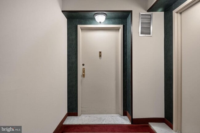 Building Photo - 3709 S George Mason Dr