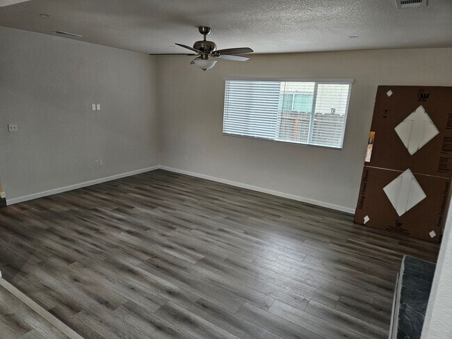 Foto del edificio - Large 3 bedroom 2 bath