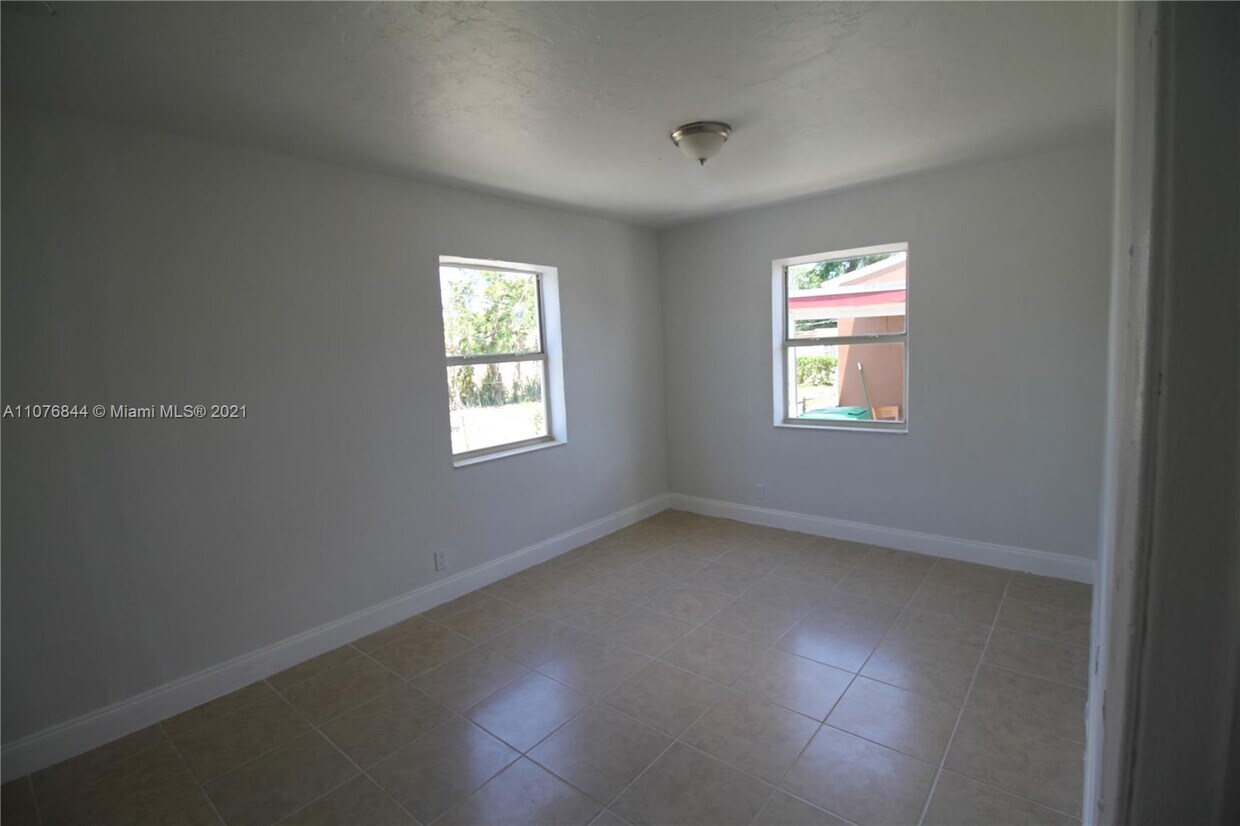 Foto principal - 156 W 16th St