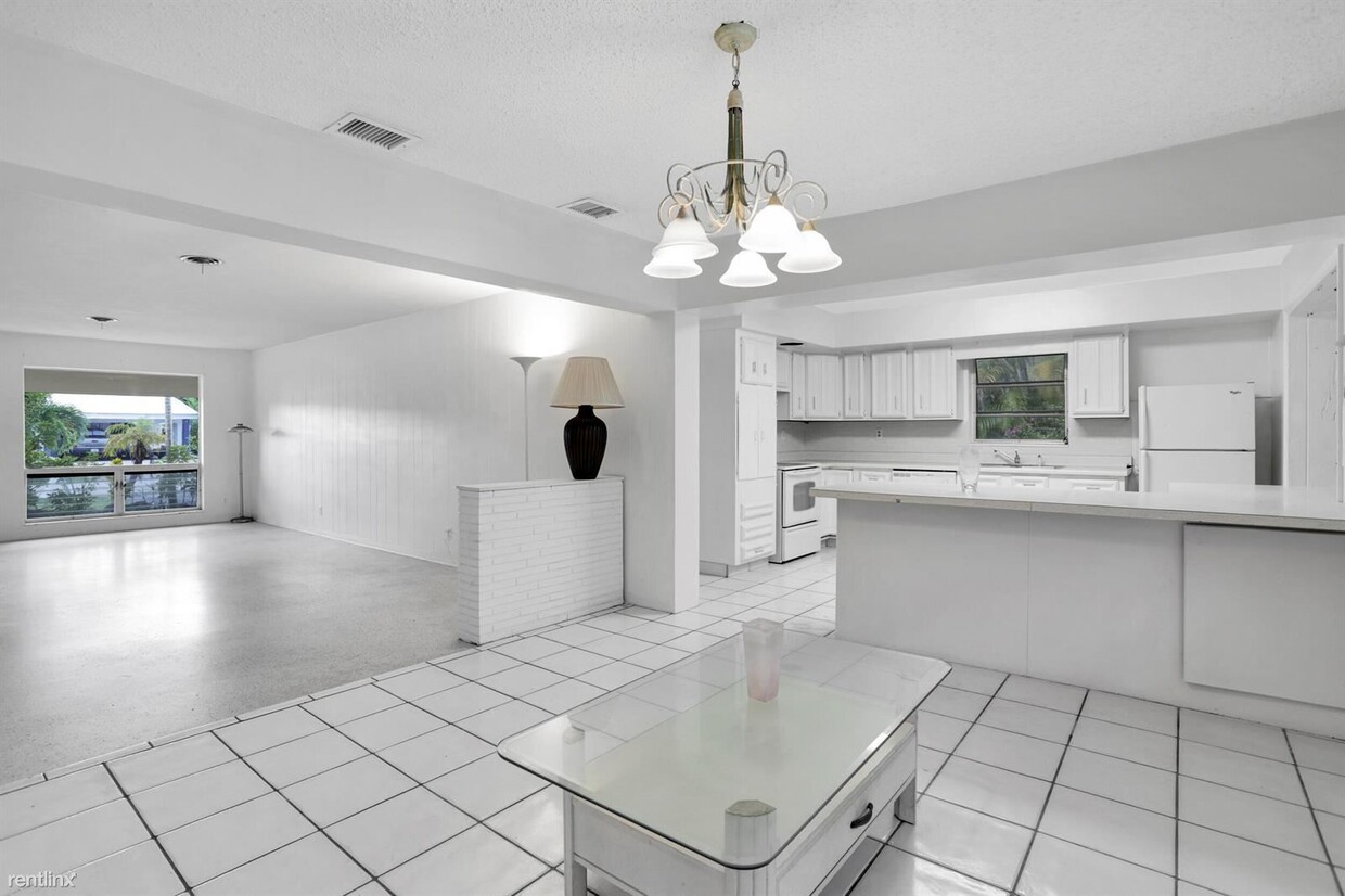 Foto principal - 3 br, 2.5 bath House - 4430 NE 16th Ter