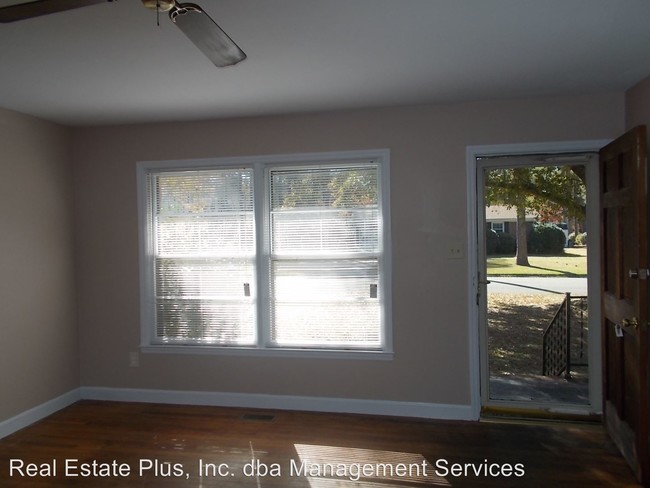Building Photo - 2602 Cherry Tree Dr