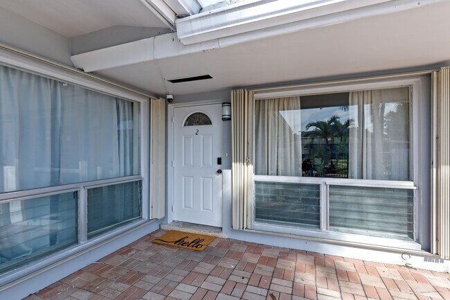 Foto del edificio - 1761 NE 55th St
