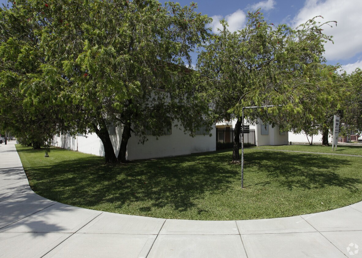 Building Photo - South Pointe Family and Children Center