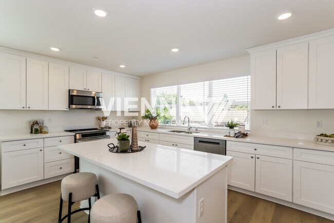 Foto del edificio - 8002 Quiet Knolls Dr