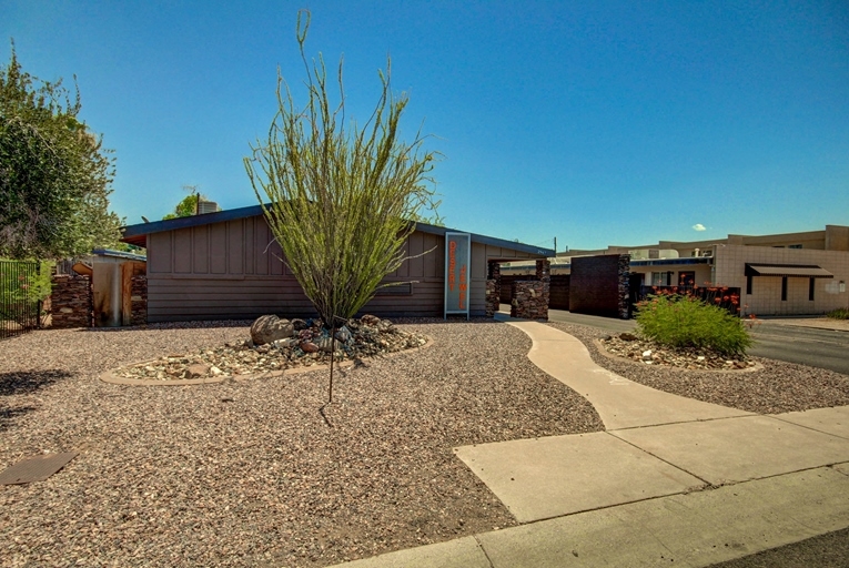 Building Photo - Desert Oasis