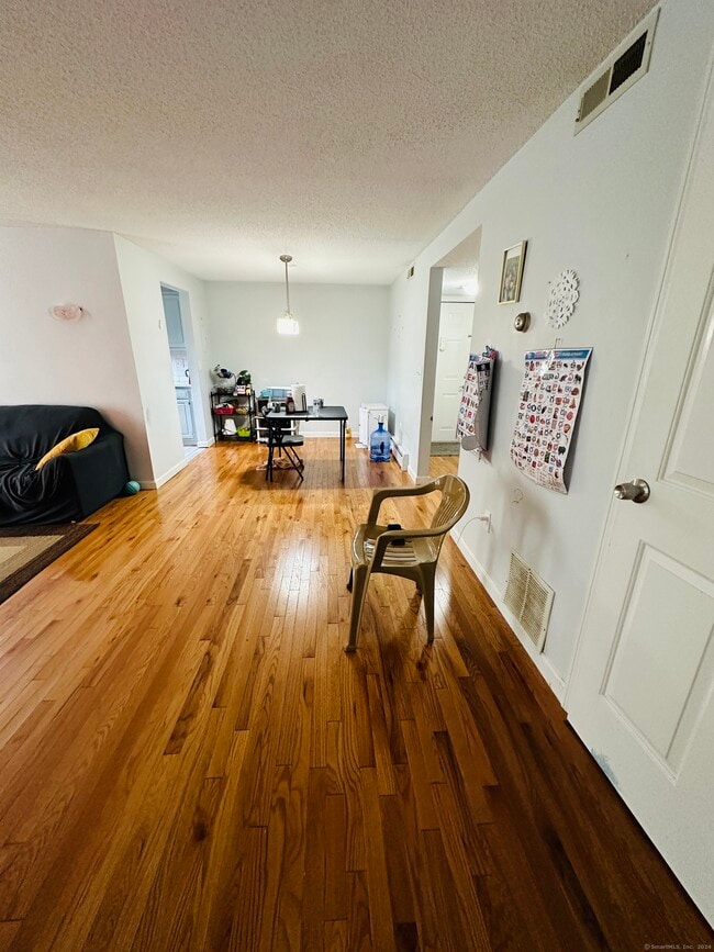 Building Photo - 22 Amato Dr