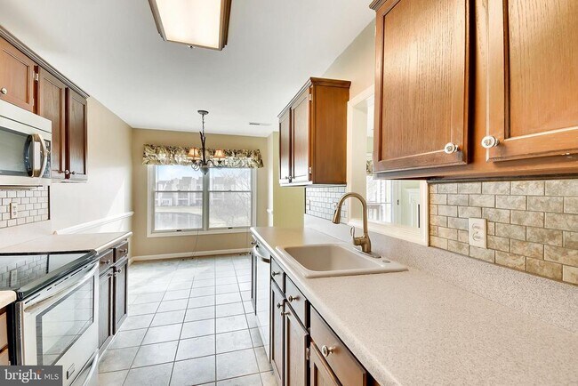 Building Photo - 214 Teal Ct