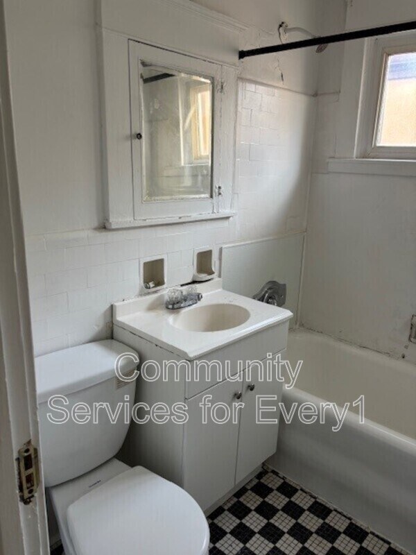 Foto del edificio - 2415 Delaware Ave